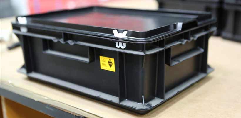 totes-with-lids Totes with lids