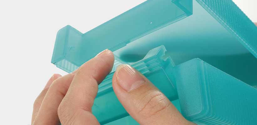 Swing plastic box